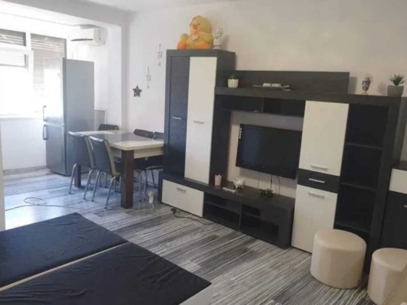 Дава се под наем Едностаен апартамент в Пловдив, Изгрев - 45 кв.м за 153 € - Снимка #1