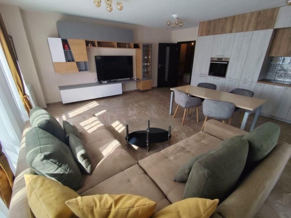 Дава се под наем Многостаен апартамент в Пловдив, Център - 130 кв.м за 800 € - Снимка #1