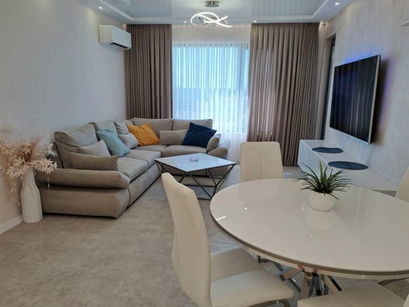 Дава се под наем Двустаен апартамент в Пловдив, Остромила - 65 кв.м за 480 € - Снимка #1