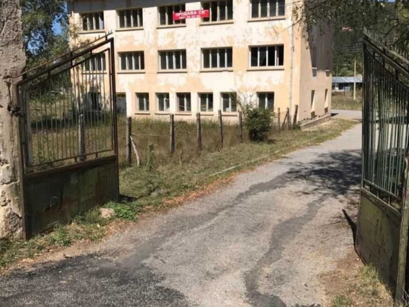 Промишлена сграда в с. Трекляно, Област Кюстендил - 238 кв.м за 72 €/кв.м - Снимка #1