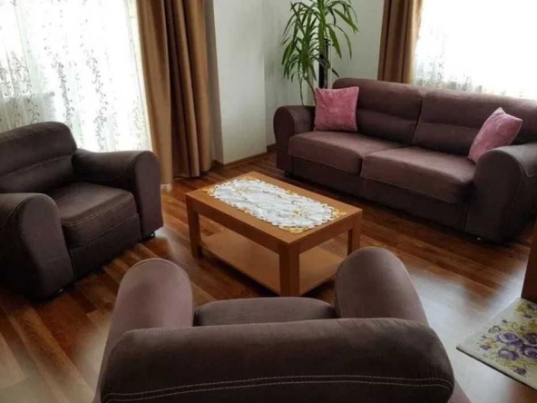 Дава се под наем Двустаен апартамент в Пловдив, Изгрев - 65 кв.м за 300.9 € - Снимка #1