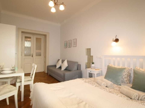 Дава се под наем Двустаен апартамент в Пловдив, Южен - 60 кв.м за 275.4 € - Снимка #1