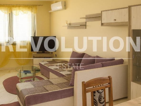 Дава се под наем Етаж от къща в к.к. Камчия - 75 кв.м за 473.79 € - Снимка #1