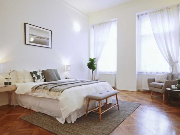 Дава се под наем Двустаен апартамент в Пловдив, Център - 67 кв.м за 280.5 € - Снимка #1