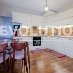 Дава се под наем Тристаен апартамент в Варна, ХЕИ - 70 кв.м за 670 € - Снимка #1