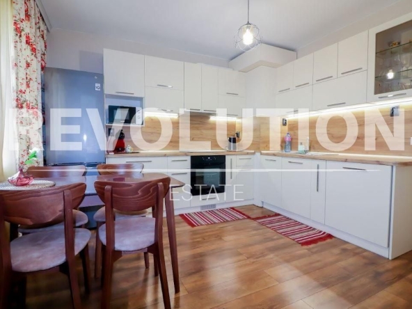 Дава се под наем Тристаен апартамент в Варна, ХЕИ - 70 кв.м за 670 € - Снимка #1