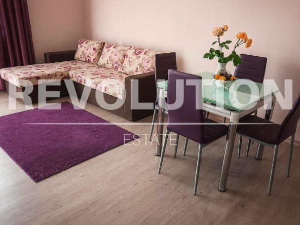 Дава се под наем Двустаен апартамент в к.к. Св.Св. Константин и Елена - 66 кв.м за 575 € - Снимка #1