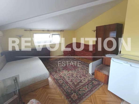 Дава се под наем Едностаен апартамент в Варна, Център - 30 кв.м за 350 € - Снимка #1