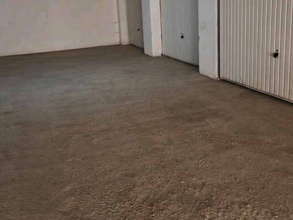 Дава се под наем Гараж / Паркомясто в Плевен, Идеален център - 17 кв.м за 91.8 € - Снимка #1