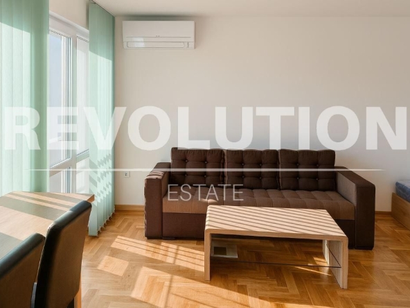 Дава се под наем Едностаен апартамент в Варна, Чайка - 30 кв.м за 350 € - Снимка #1