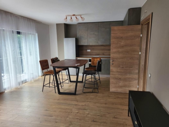 Дава се под наем Тристаен апартамент в Пловдив, Център - 110 кв.м за 850 € - Снимка #1