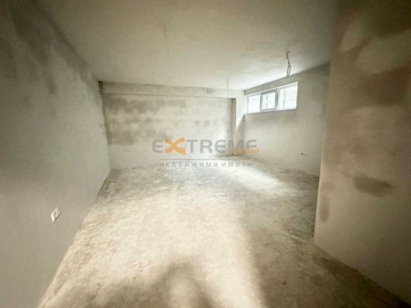 Склад в Варна, Възраждане 1 - 42 кв.м за 1024 €/кв.м - Снимка #1