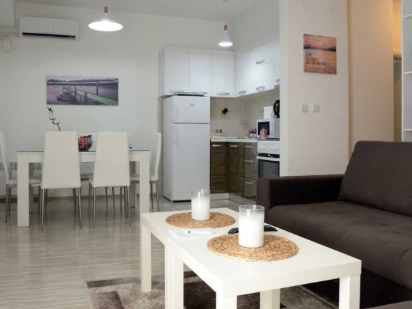 Дава се под наем Двустаен апартамент в Пловдив, Остромила - 65 кв.м за 270.3 € - Снимка #1