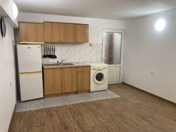 Дава се под наем Едностаен апартамент в Варна, Гръцка махала - 25 кв.м за 245 € - Снимка #1