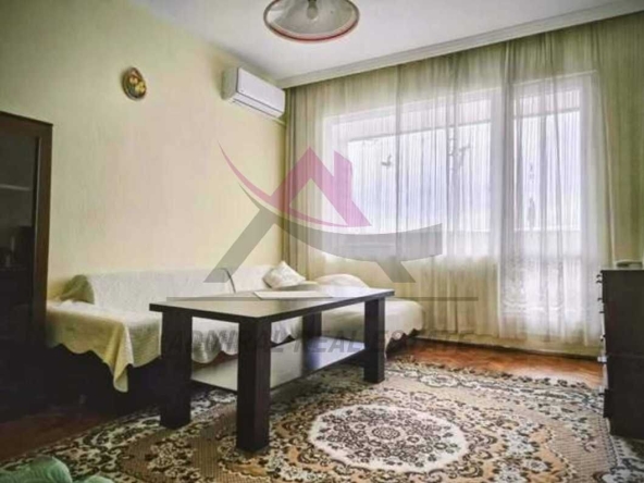 Дава се под наем Тристаен апартамент в Варна, Колхозен пазар - 80 кв.м за 383 € - Снимка #1