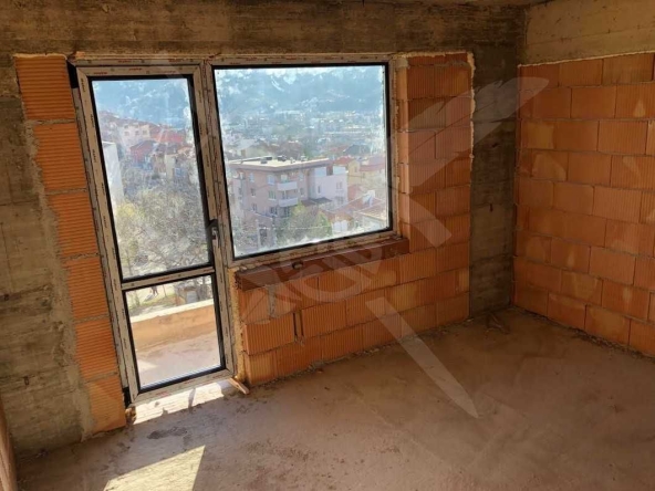 Тристаен апартамент в Асеновград - 101 кв.м за 772 €/кв.м - Снимка #1