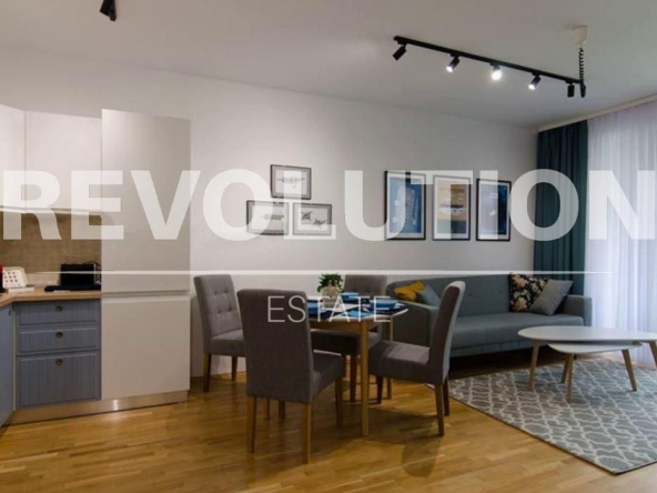 Дава се под наем Двустаен апартамент в к.к. Св.Св. Константин и Елена - 75 кв.м за 900 € - Снимка #1