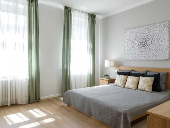 Дава се под наем Тристаен апартамент в Пловдив, Каменица 1 - 96 кв.м за 357 € - Снимка #1