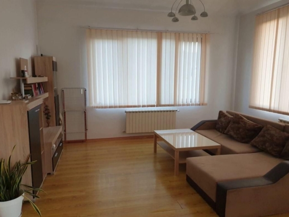 Дава се под наем Тристаен апартамент в София, Карпузица - 130 кв.м за 599 € - Снимка #1