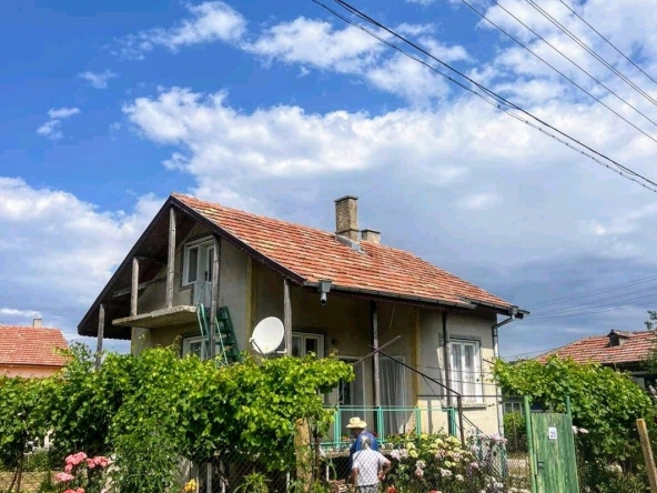 Къща в с. Ветрен, Област Силистра - 100 кв.м за 215 €/кв.м - Снимка #1