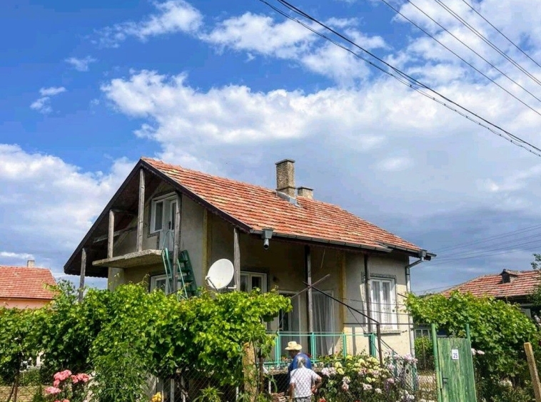 Къща в с. Ветрен, Област Силистра - 100 кв.м за 215 €/кв.м - Снимка #1