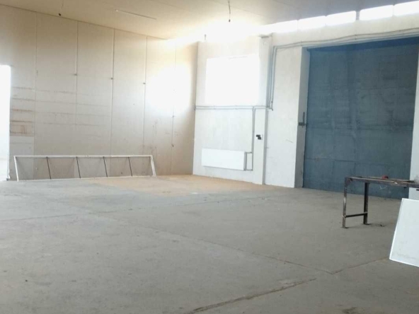 Дава се под наем Склад в София, Люлин 3 - 1000 кв.м за 3989.73 € - Снимка #1