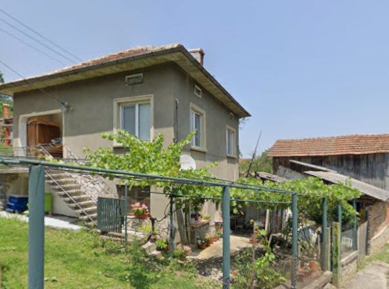 Дава се под наем Къща в с. Лопян, Област София-област - 200 кв.м за 153 € - Снимка #1