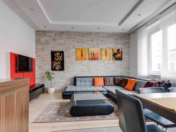 Дава се под наем Тристаен апартамент в Пловдив, Съдийски - 92 кв.м за 382.5 € - Снимка #1