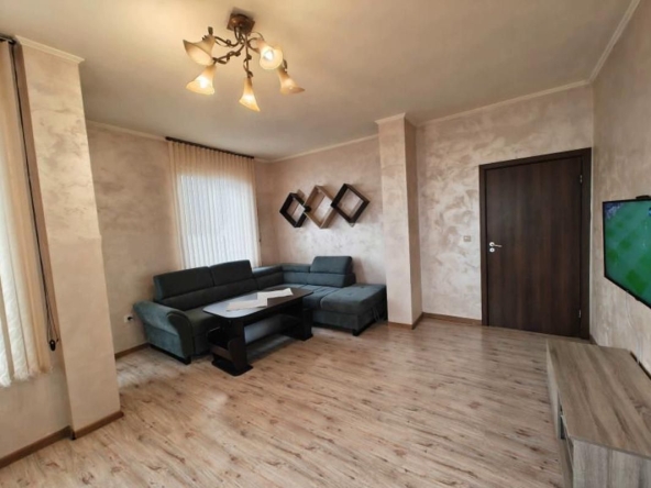 Дава се под наем Тристаен апартамент в София, Модерно предградие - 98 кв.м за 647.19 € - Снимка #1