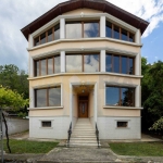 Къща в Аксаково - 390 кв.м за 470 €/кв.м - Снимка #1