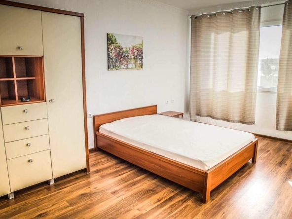 Дава се под наем Едностаен апартамент в Бургас, Меден рудник - зона Б - 50 кв.м за 255 € - Снимка #1