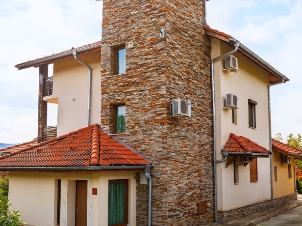 Къща в с. Гумощник, Област Ловеч - 315 кв.м за 714 €/кв.м - Снимка #1