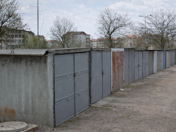 Дава се под наем Гараж / Паркомясто в Ямбол, Център - 19 кв.м за 79.56 € - Снимка #1