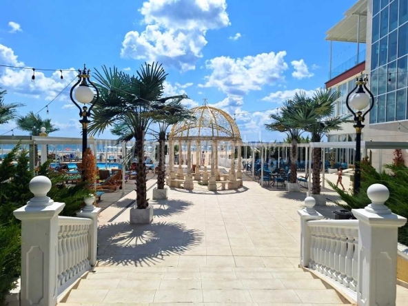 Двустаен апартамент в к.к. Елените - 65 кв.м за 1108 €/кв.м - Снимка #1