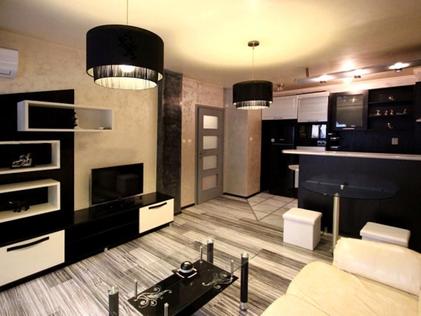 Дава се под наем Тристаен апартамент в Пловдив, Център - 85 кв.м за 435 € - Снимка #1