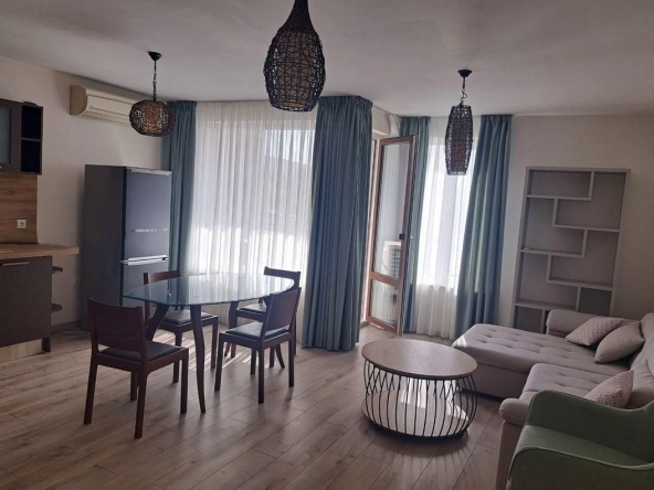 Дава се под наем Двустаен апартамент в Пловдив, Център - 80 кв.м за 561 € - Снимка #1