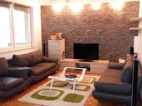 Дава се под наем Тристаен апартамент в Пловдив, Мараша - 79 кв.м за 290.7 € - Снимка #1