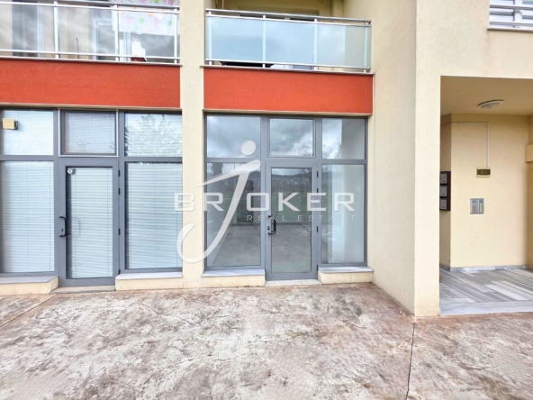 Дава се под наем Офис в Кърджали, Център - 25 кв.м за 199.41 € - Снимка #1