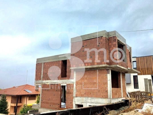 Къща в София, в.з. Бункера - 310 кв.м за 709 €/кв.м - Снимка #1