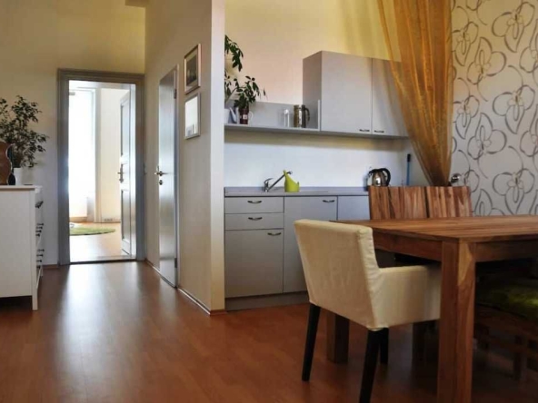 Дава се под наем Двустаен апартамент в Пловдив, Тракия - 55 кв.м за 255 € - Снимка #1