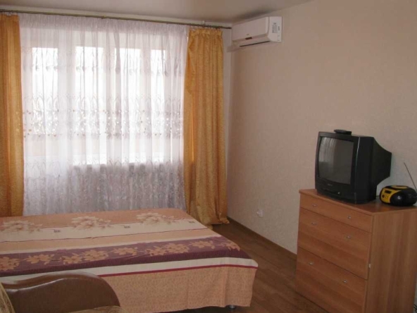 Дава се под наем Тристаен апартамент в Бургас, Ветрен - 90 кв.м за 510 € - Снимка #1