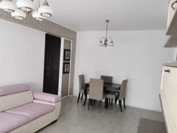 Дава се под наем Тристаен апартамент в Бургас, Победа - 110 кв.м за 382.5 € - Снимка #1