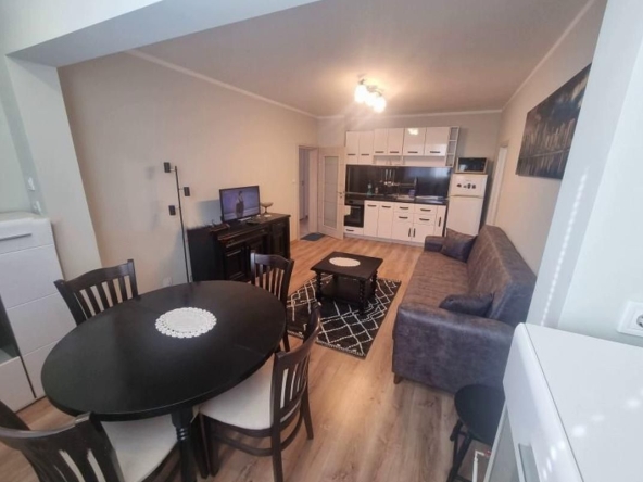 Дава се под наем Четиристаен апартамент в София, Връбница 1 - 90 кв.м за 747.66 € - Снимка #1