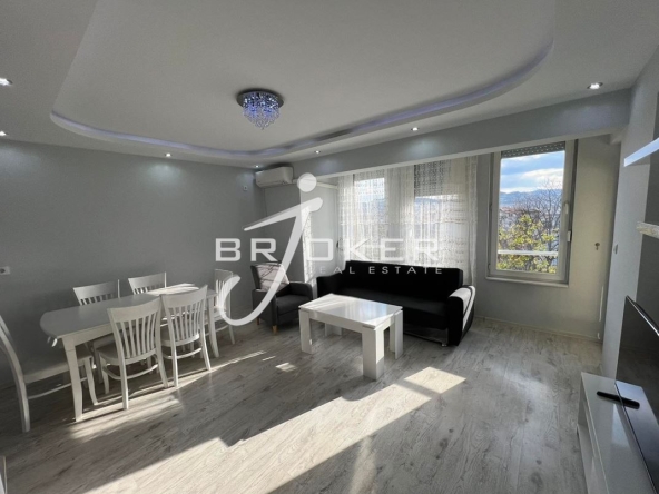 Дава се под наем Двустаен апартамент в Кърджали, Център - 72 кв.м за 255 € - Снимка #1