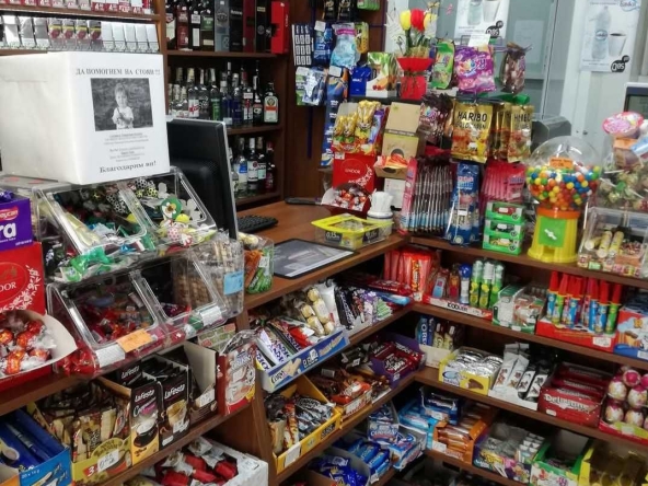 Дава се под наем Магазин в Пловдив, Кючук Париж - 77 кв.м за 26519.49 € - Снимка #1