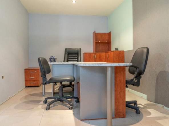 Дава се под наем Офис в Варна, Бриз - 63 кв.м за 80000 € - Снимка #1