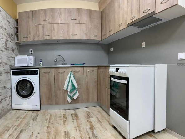 Дава се под наем Четиристаен апартамент в Пловдив, Тракия - 83 кв.м за 408 € - Снимка #1