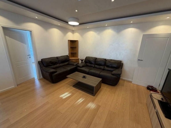 Дава се под наем Тристаен апартамент в София, Витоша - 85 кв.м за 987.36 € - Снимка #1