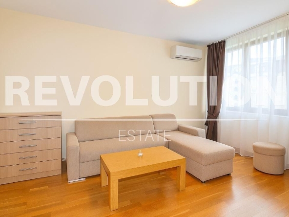 Дава се под наем Двустаен апартамент в к.к. Св.Св. Константин и Елена - 50 кв.м за 500 € - Снимка #1