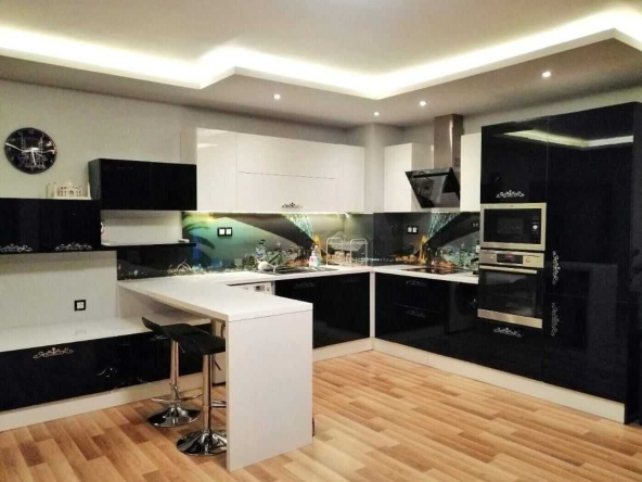 Дава се под наем Двустаен апартамент в Пловдив, Кючук Париж - 450 кв.м за 450 € - Снимка #1